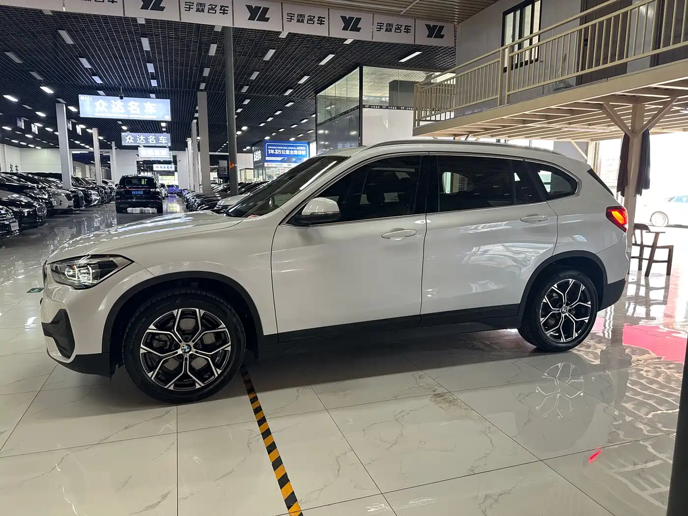 BMW X1 2021 sDrive25Li Leading фото 3