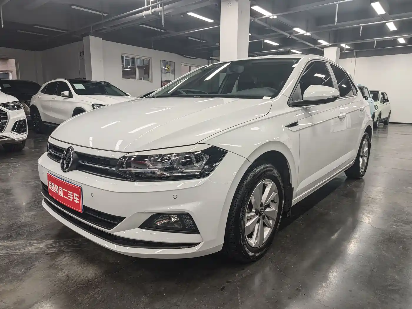 VOLKSWAGEN POLO