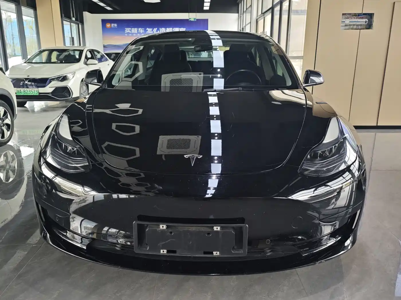 TESLA MODEL 3