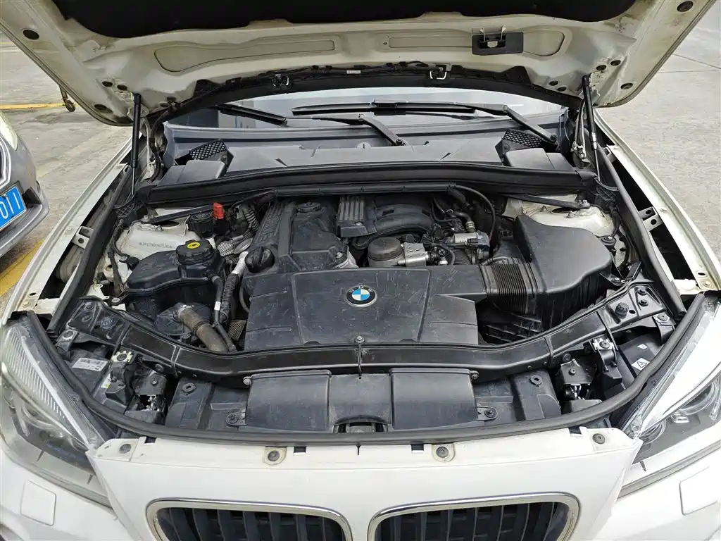 BMW X1 2013 sDrive18i Leading фото 20