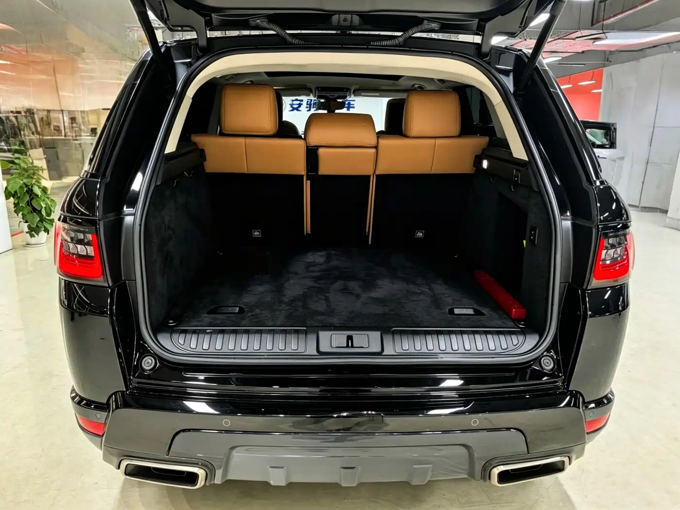 Land Rover Range Rover Sport 2022 3.0 L6 Gloss Black Edition фото 26