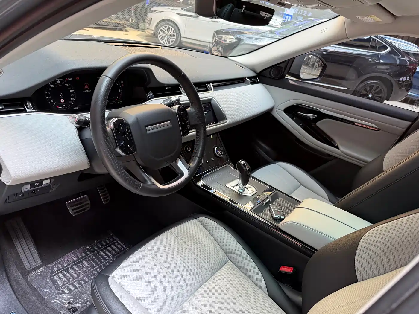 Land Rover Range Rover Evoque 2021 Range Rover Evoque L 249PS R-Dynamic S Performance Edition фото 8
