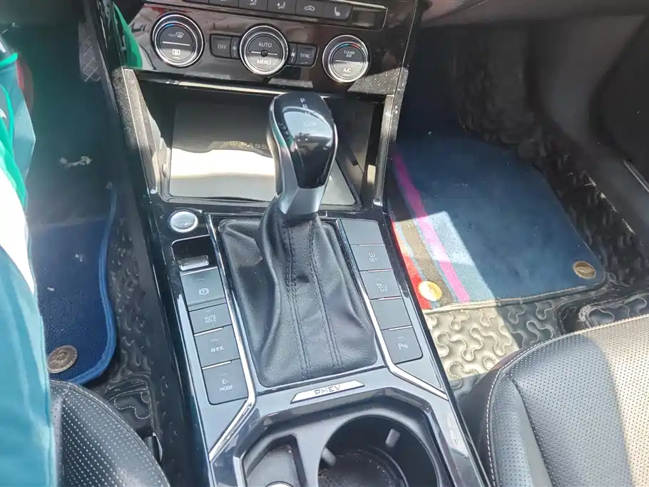 VOLKSWAGEN PASSAT NEW ENERGY