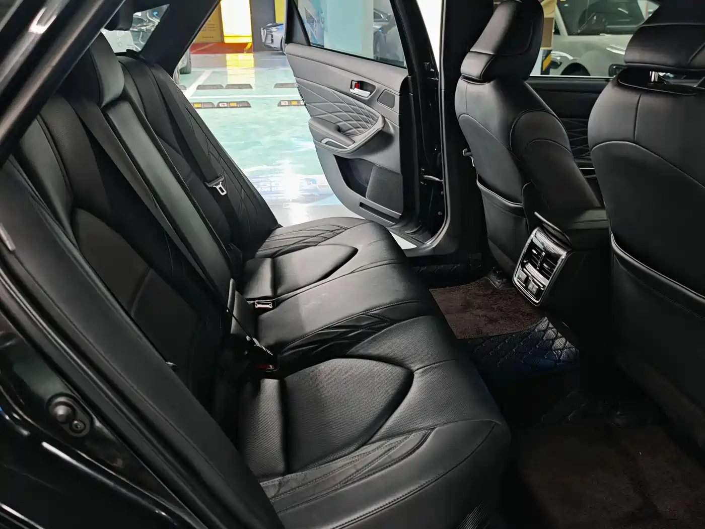 Toyota Avalon 2023 Hybrid 2.5L Luxury Edition фото 9