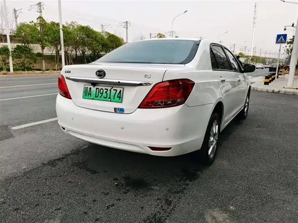 BYD E5