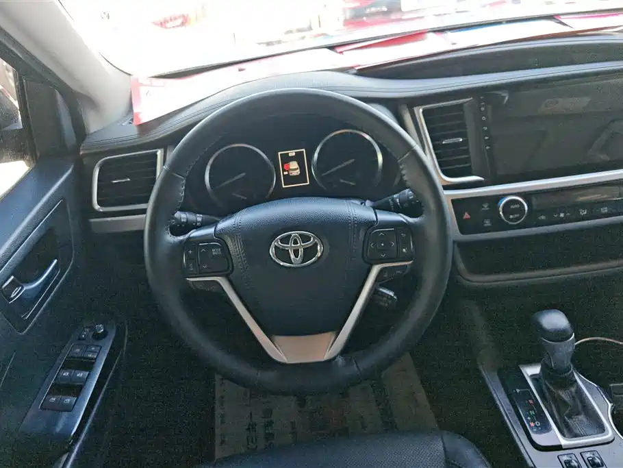 TOYOTA HIGHLANDER