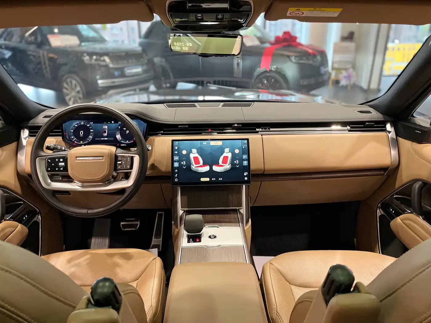 Land Rover Range Rover 2024 3.0 L6 360PS Golden Age Edition фото 18
