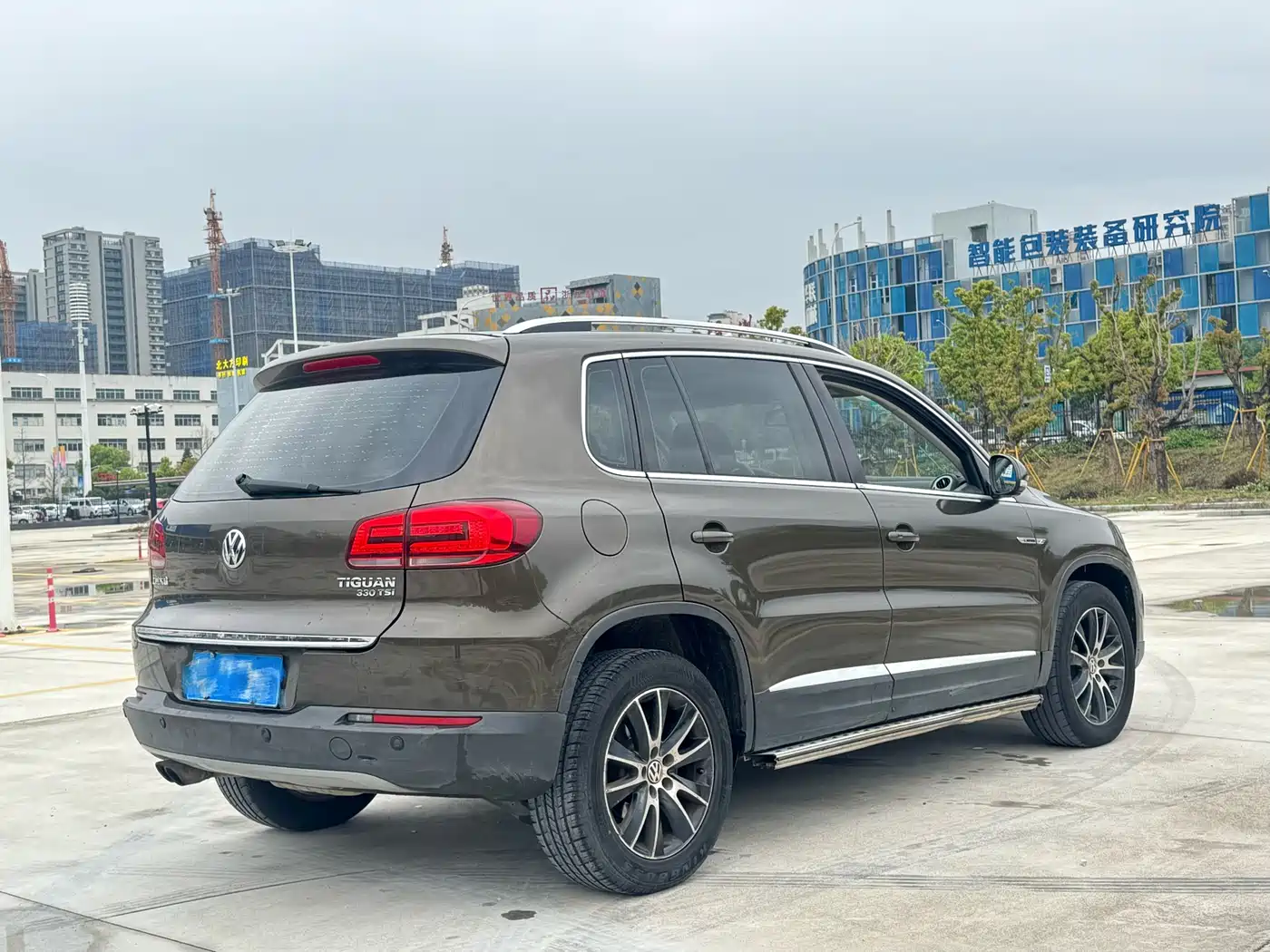 VOLKSWAGEN TIGUAN
