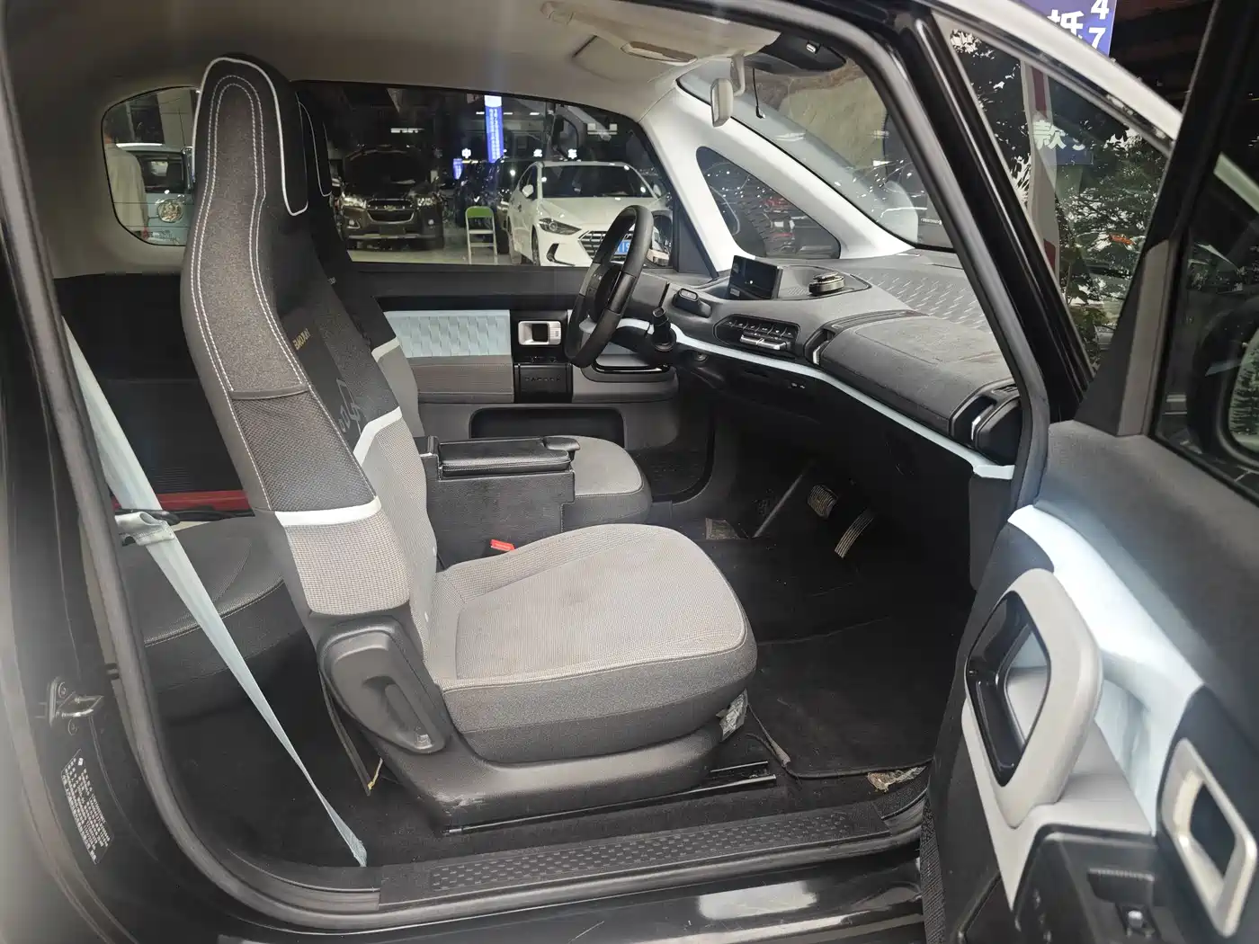 BAOJUN E300