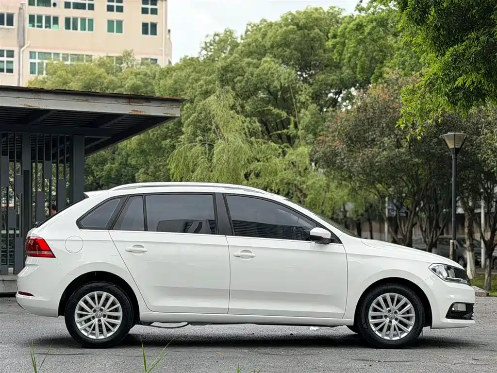 Volkswagen Santana 2017 Gran Santana 1.6L Auto Luxury фото 7