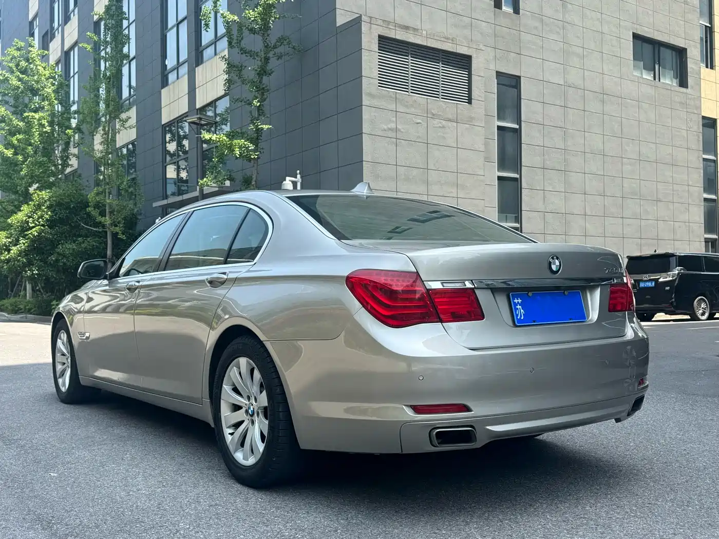 BMW 7 Series 2009 730Li Luxury фото 4