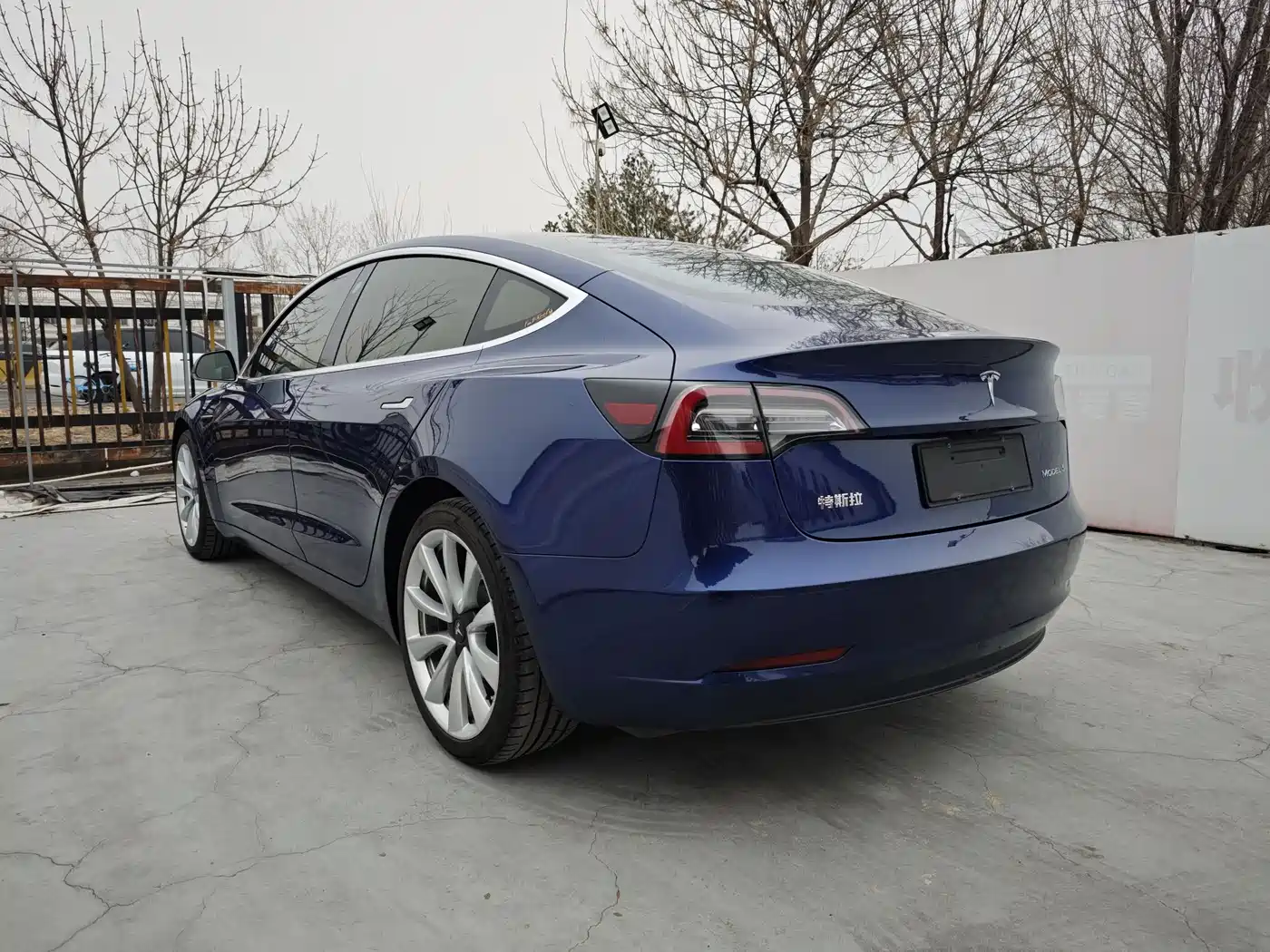 TESLA MODEL 3