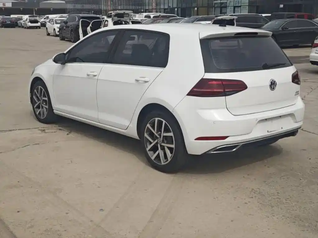 Фото 7 - Volkswagen Golf
