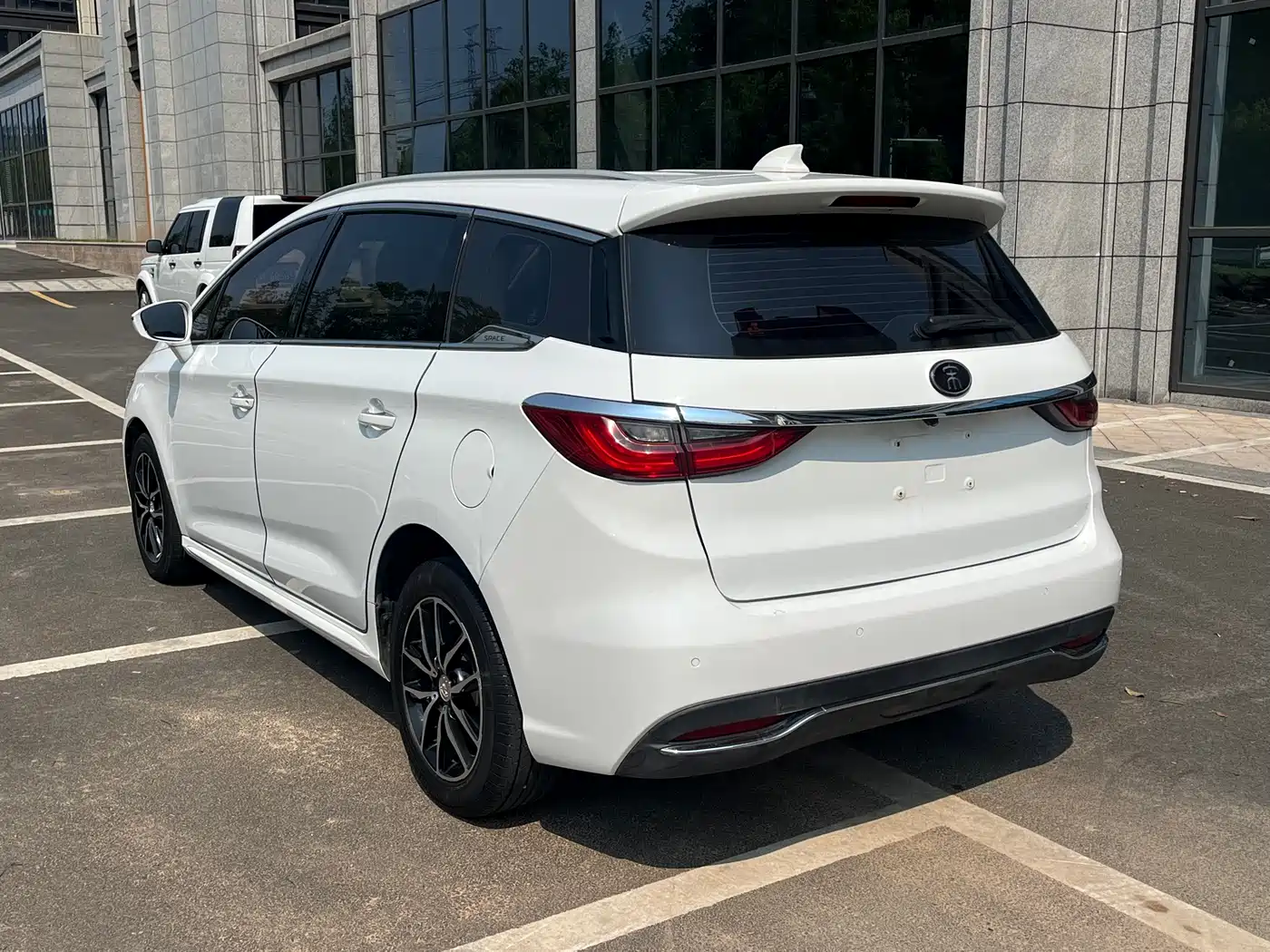 BYD Song MAX 2017 1.5T Auto Smart Elite 7-Seater фото 4