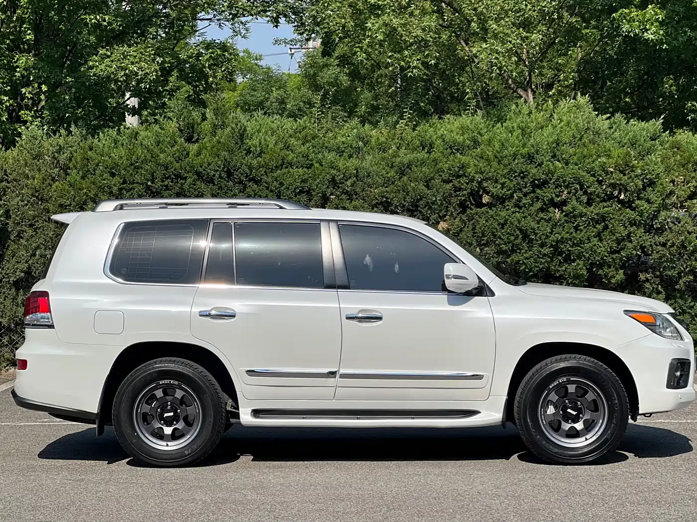 Lexus LX фото 7