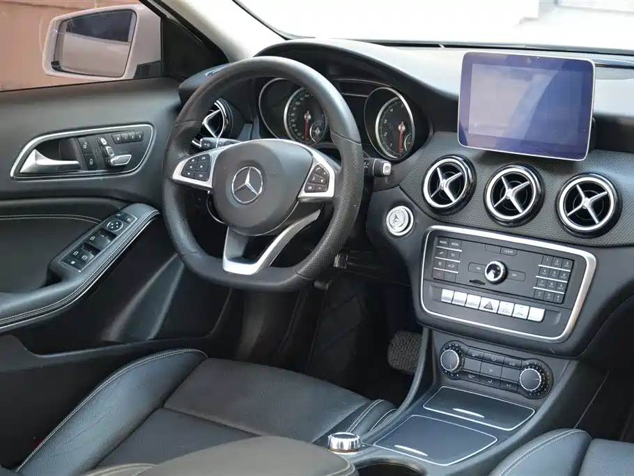 Mercedes-Benz GLA 2019 GLA 200 Dynamic фото 9