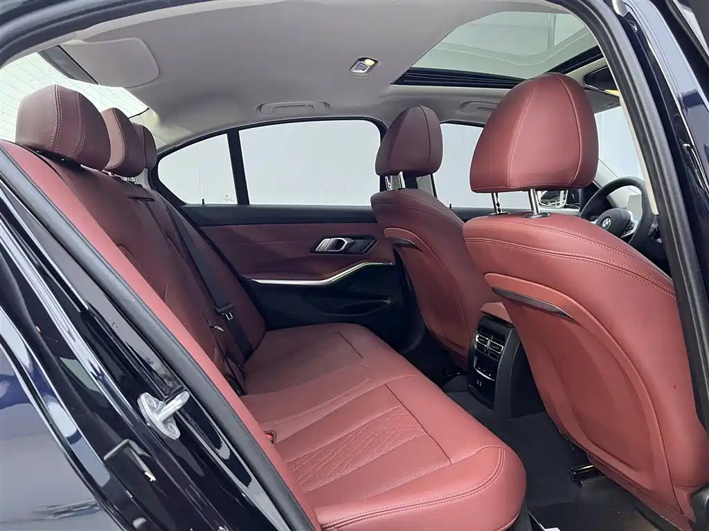 BMW 3 Series 2024 325i M Sport Package фото 24