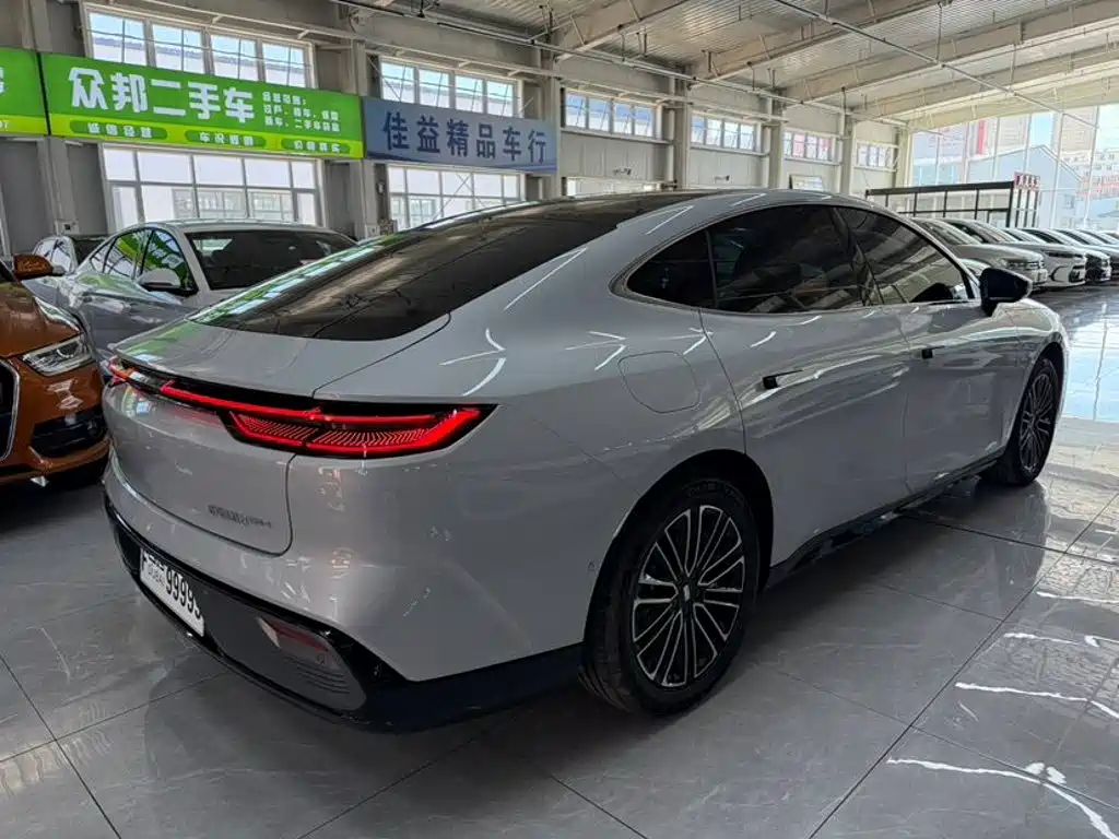 Geely Galaxy Galaxy Xingyao 8 2026 2025 130km EM-i Premium Edition