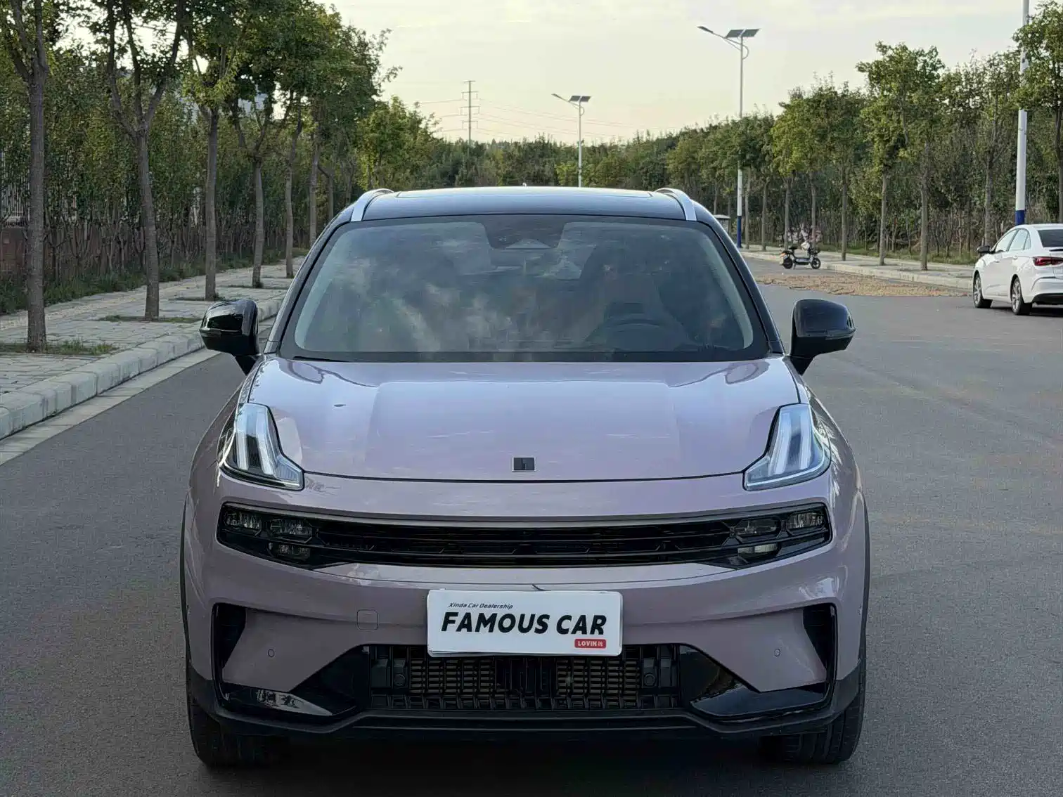 Photo 2 - Lynk & Co 06