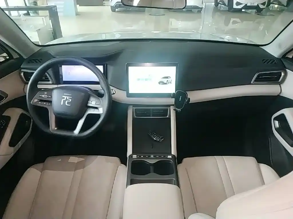 BYD Yuan UP 2026 2025 Model 301KM Navigator