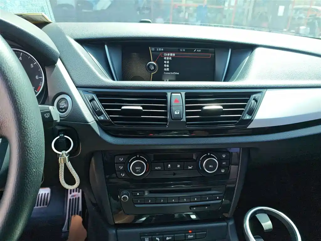 BMW X1 2014 sDrive18i Leading Edition фото 18