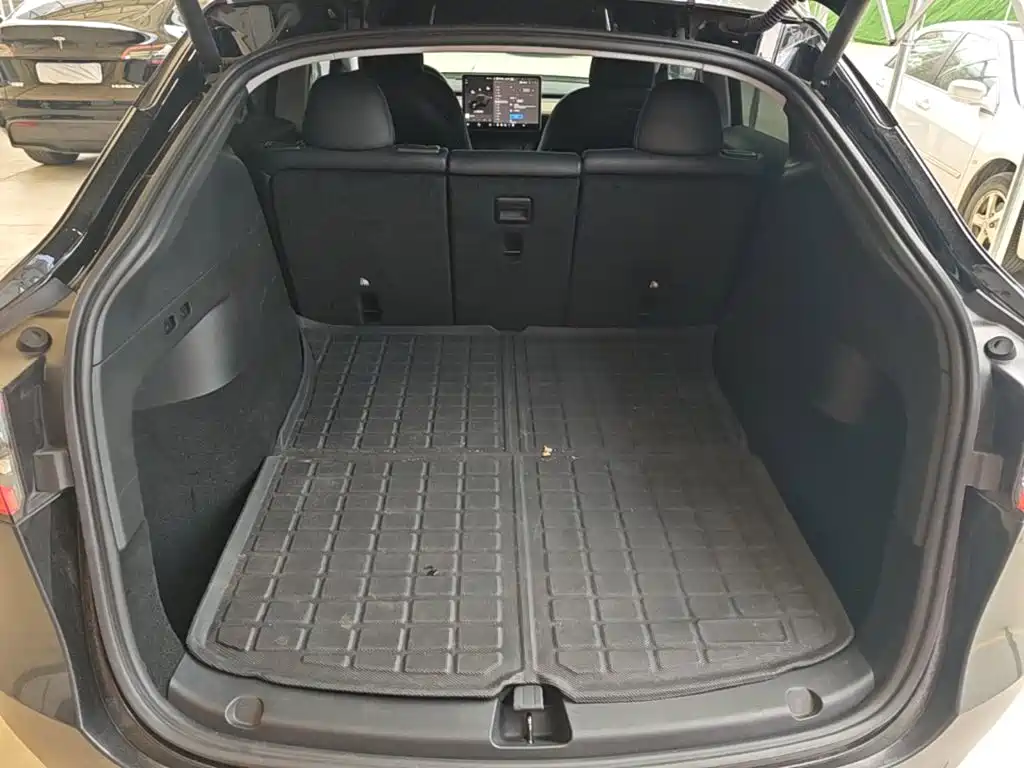 Фото 19 - Tesla Model Y