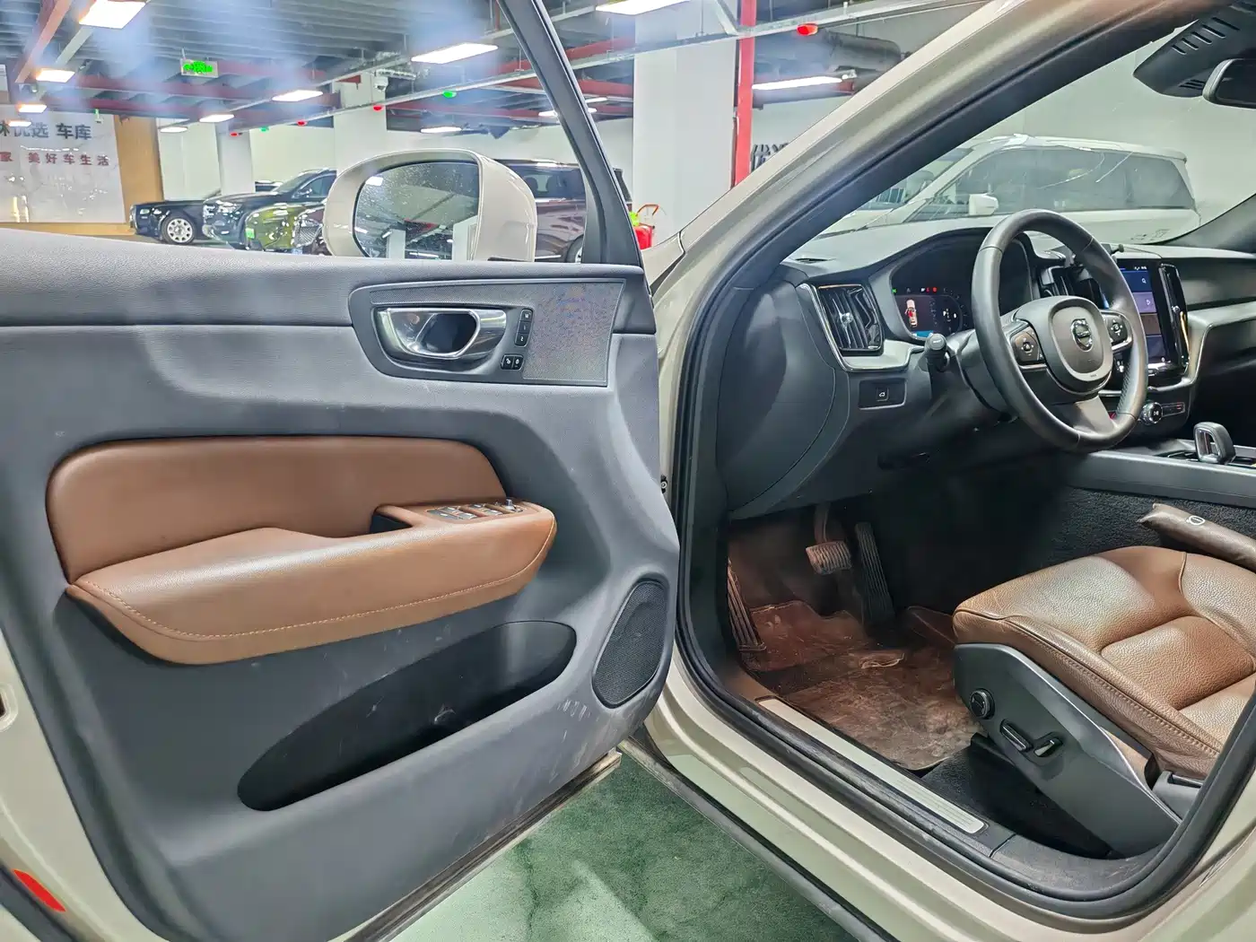 Photo 21 - Volvo XC60