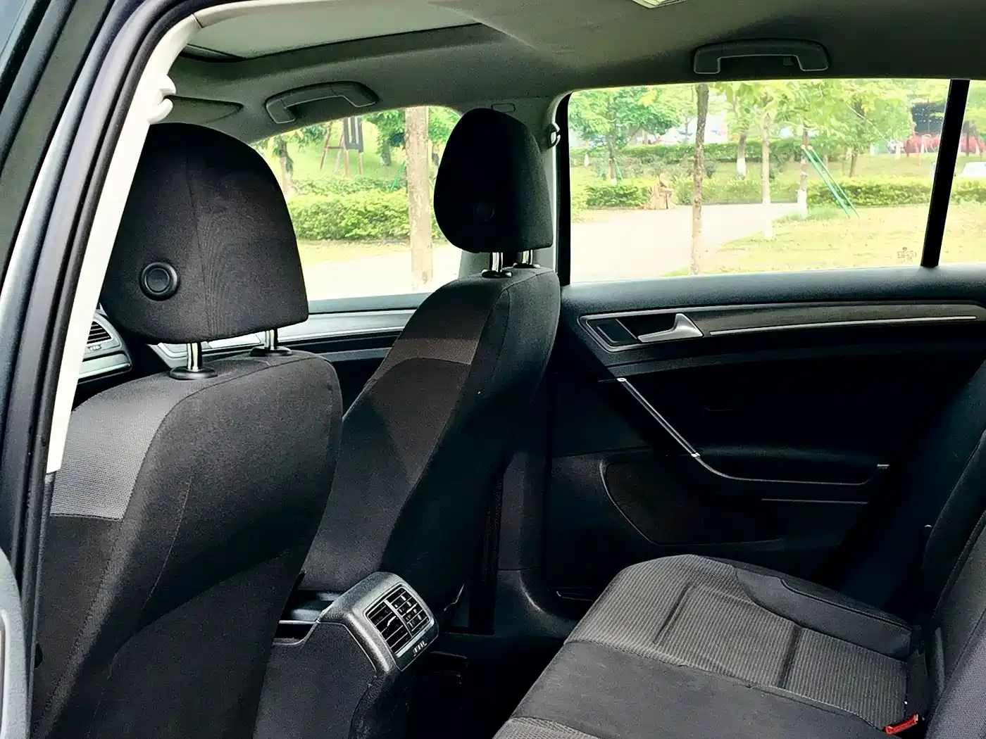 Volkswagen Golf 2014 1.6L Automatic Fashion Edition фото 12
