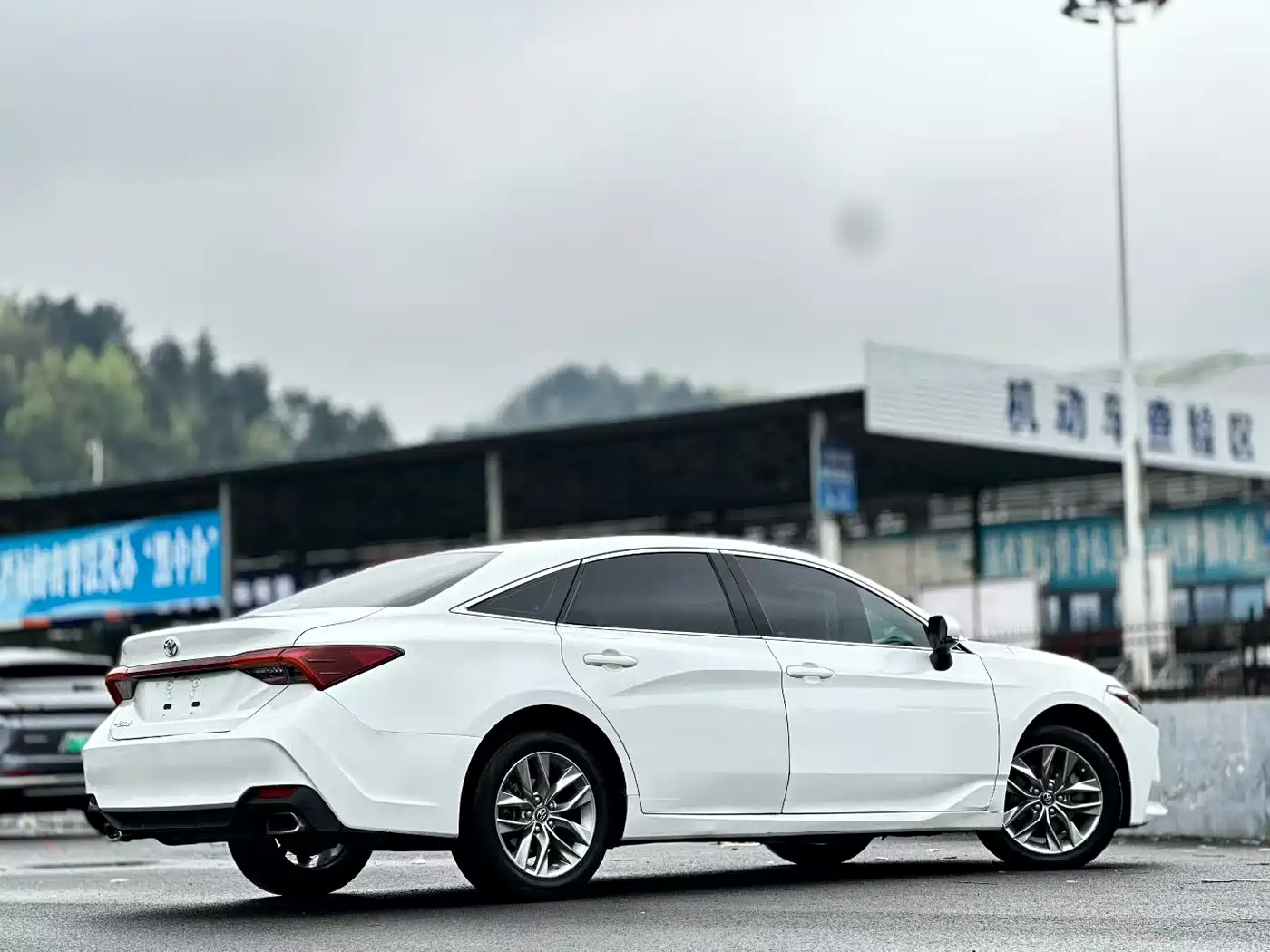 Toyota Avalon 2022 2.0L Luxury Edition фото 7