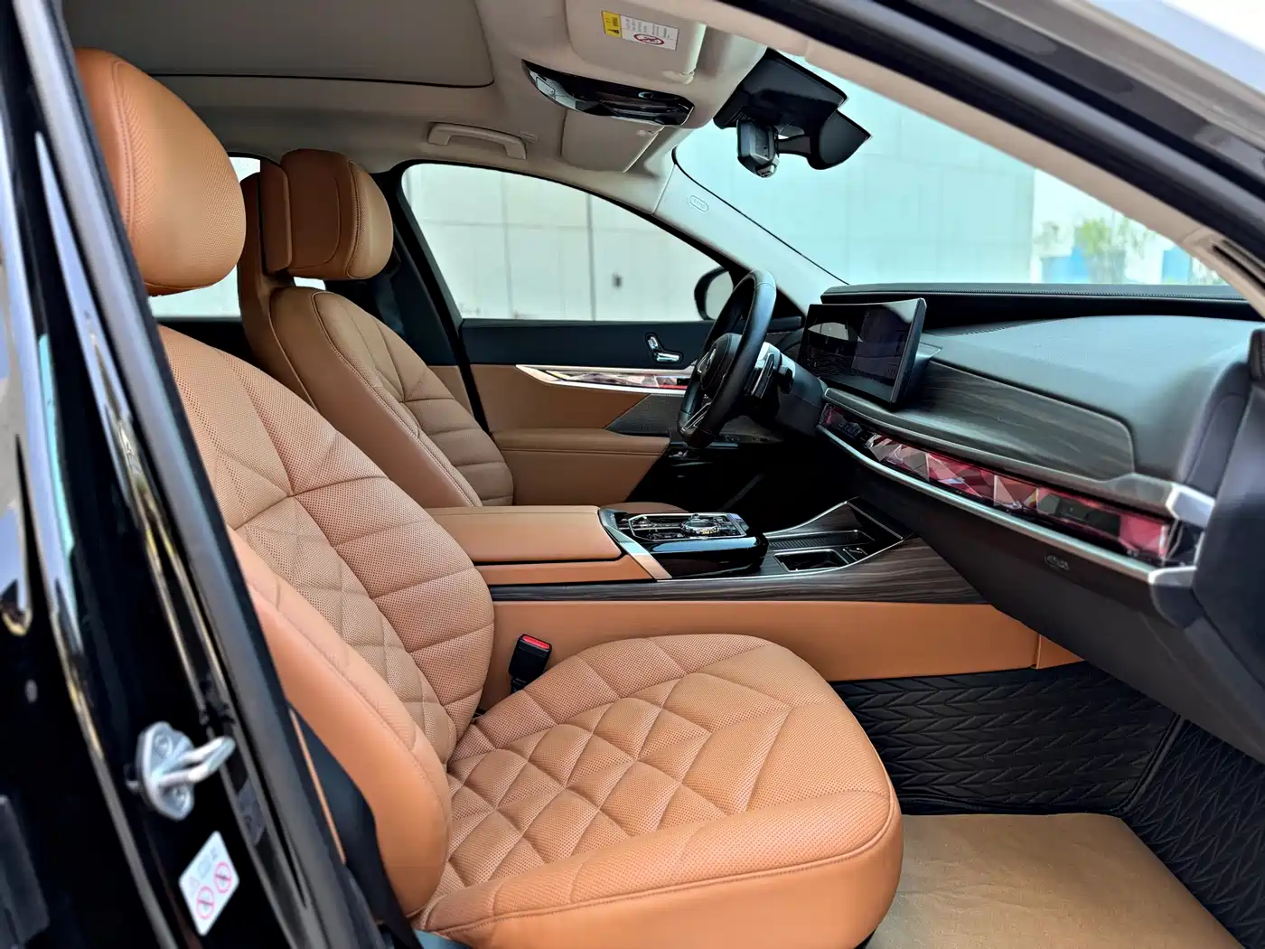 BMW 7 Series 2023 Model 735Li M Sport Package фото 14