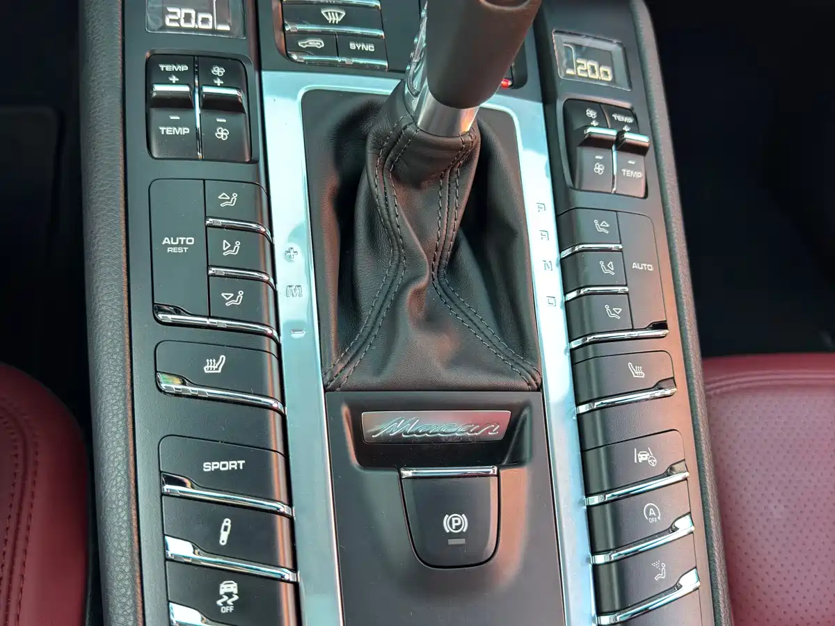 Porsche Macan 2021 Macan 2.0T фото 28