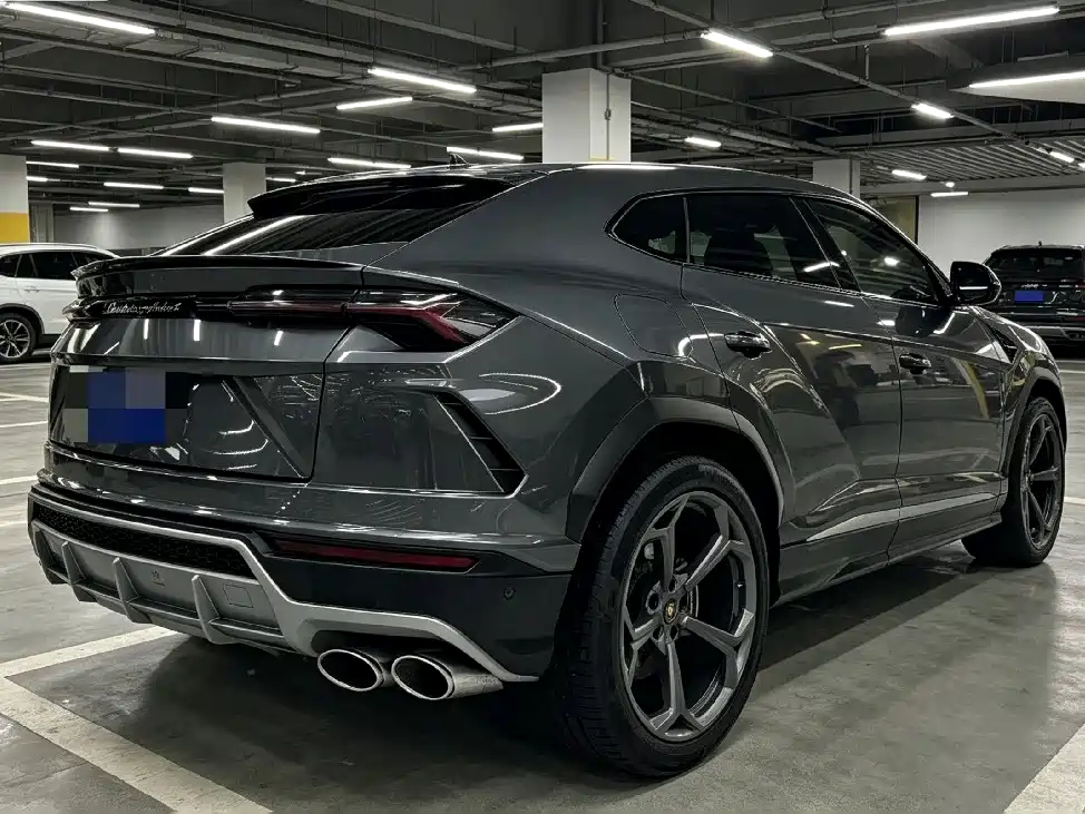Фото 3 - Lamborghini Urus