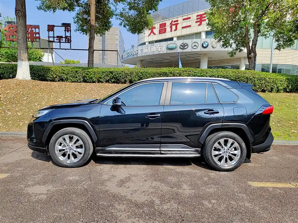 Toyota Wildlander 2022 2.0L CVT FWD Luxury PLUS Edition фото 3