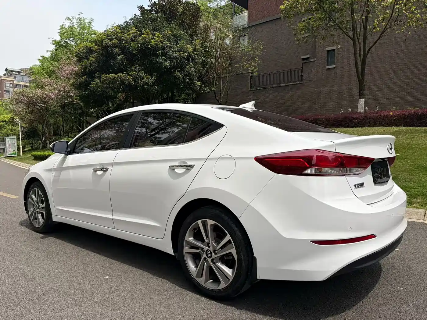 Hyundai Elantra 2016 Model 1.6L Automatic Smart Elite фото 9