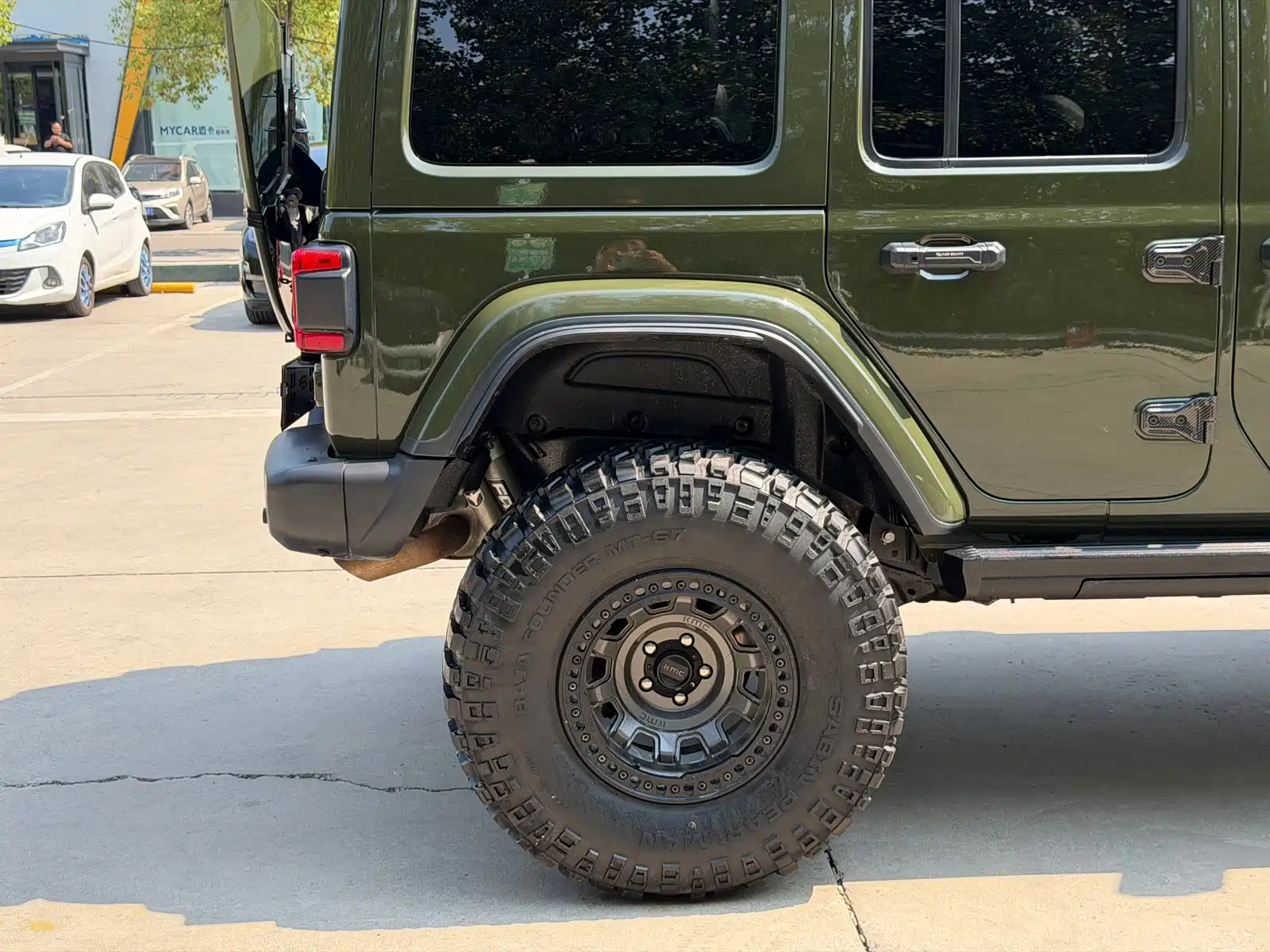 Photo 9 - Jeep Wrangler