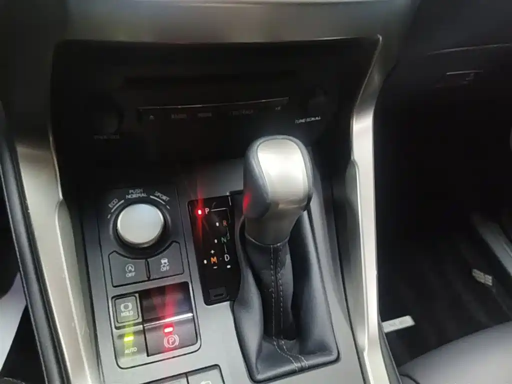 Lexus NX 2015 200t AWD F Sport фото 14