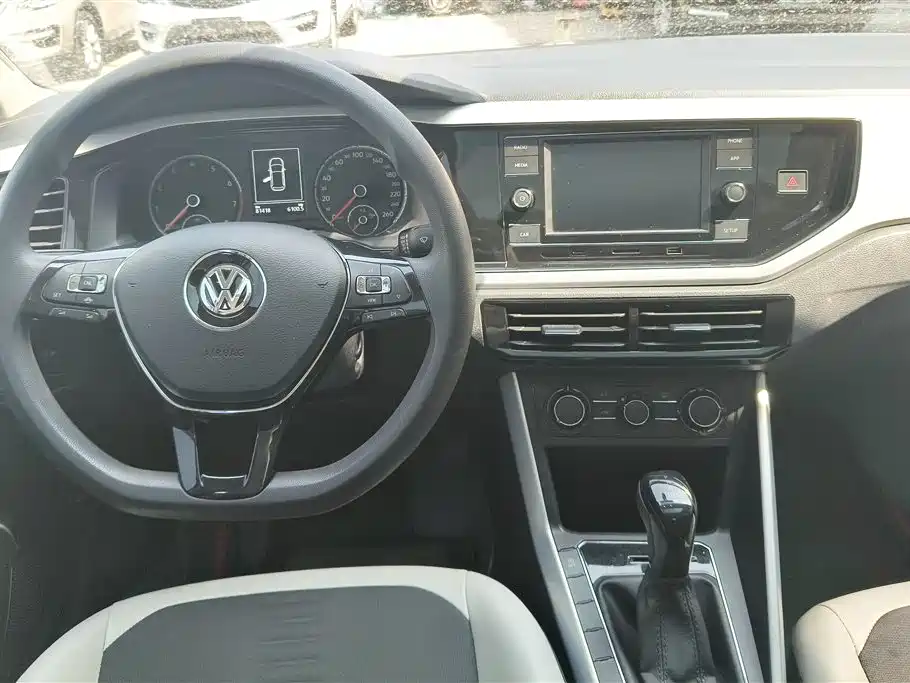 Volkswagen Polo 2019 Plus 1.5L Automatic Colorful Tech Edition фото 12