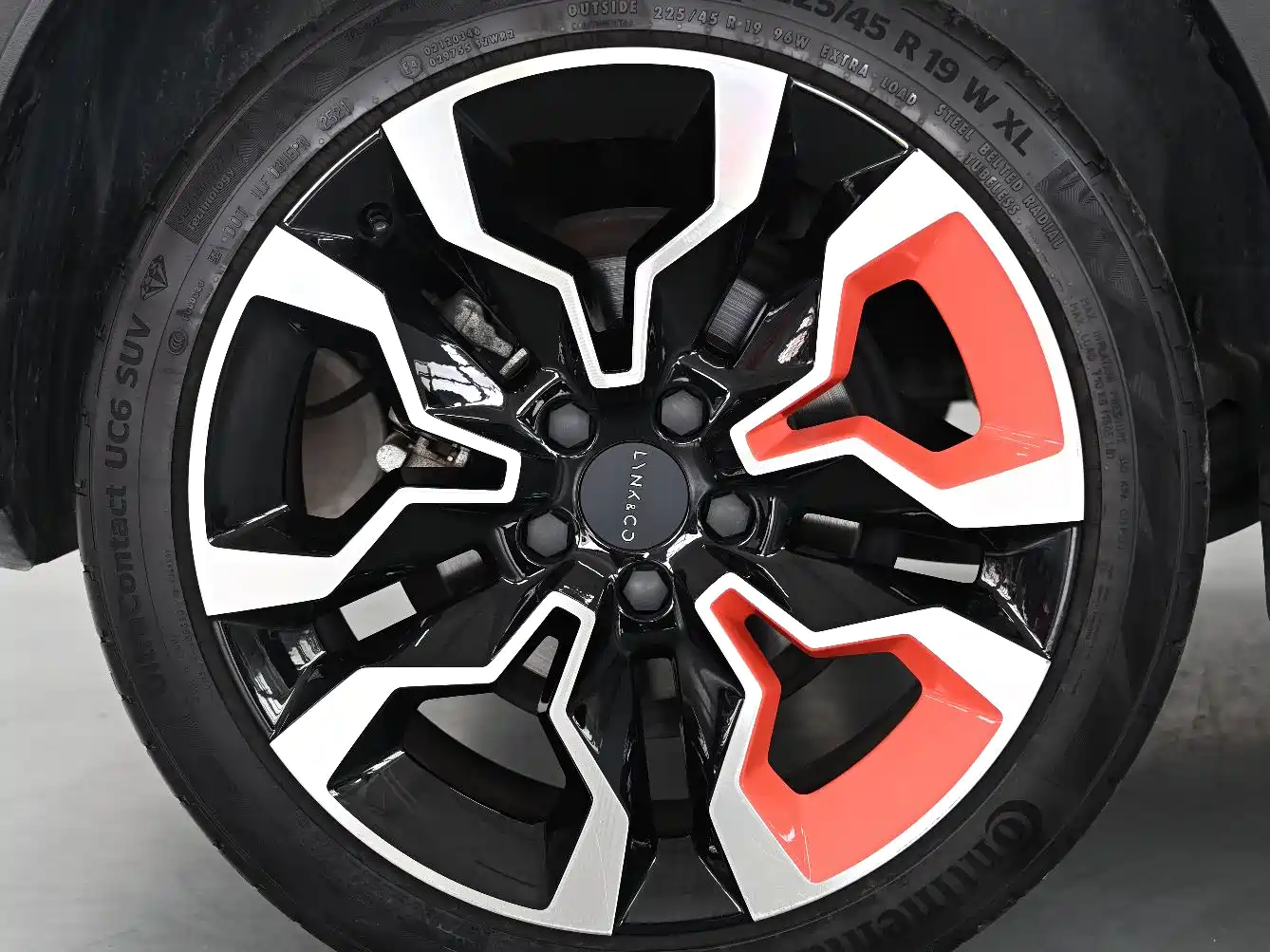 Lynk & Co 06 2020 1.5T Halo фото 11