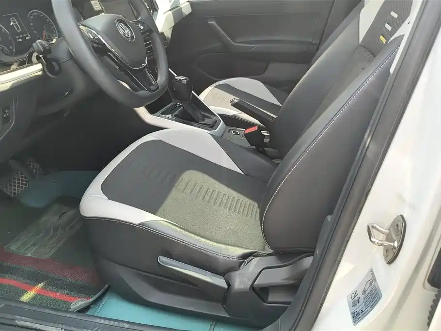 Volkswagen Polo 2019 Plus 1.5L Automatic Colorful Tech Edition фото 9