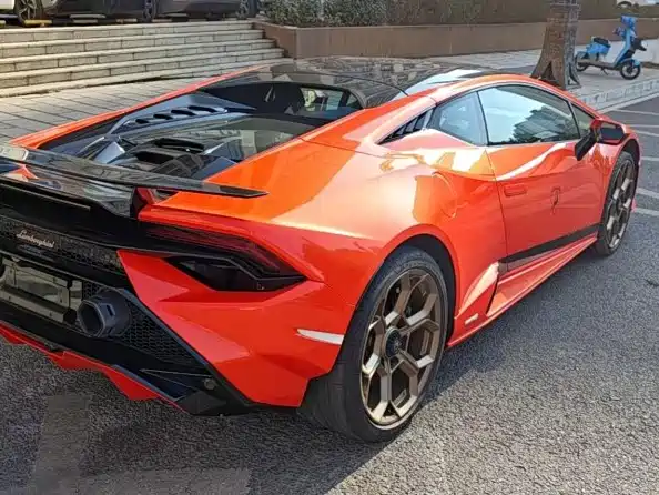 Photo 9 - Lamborghini Huracán