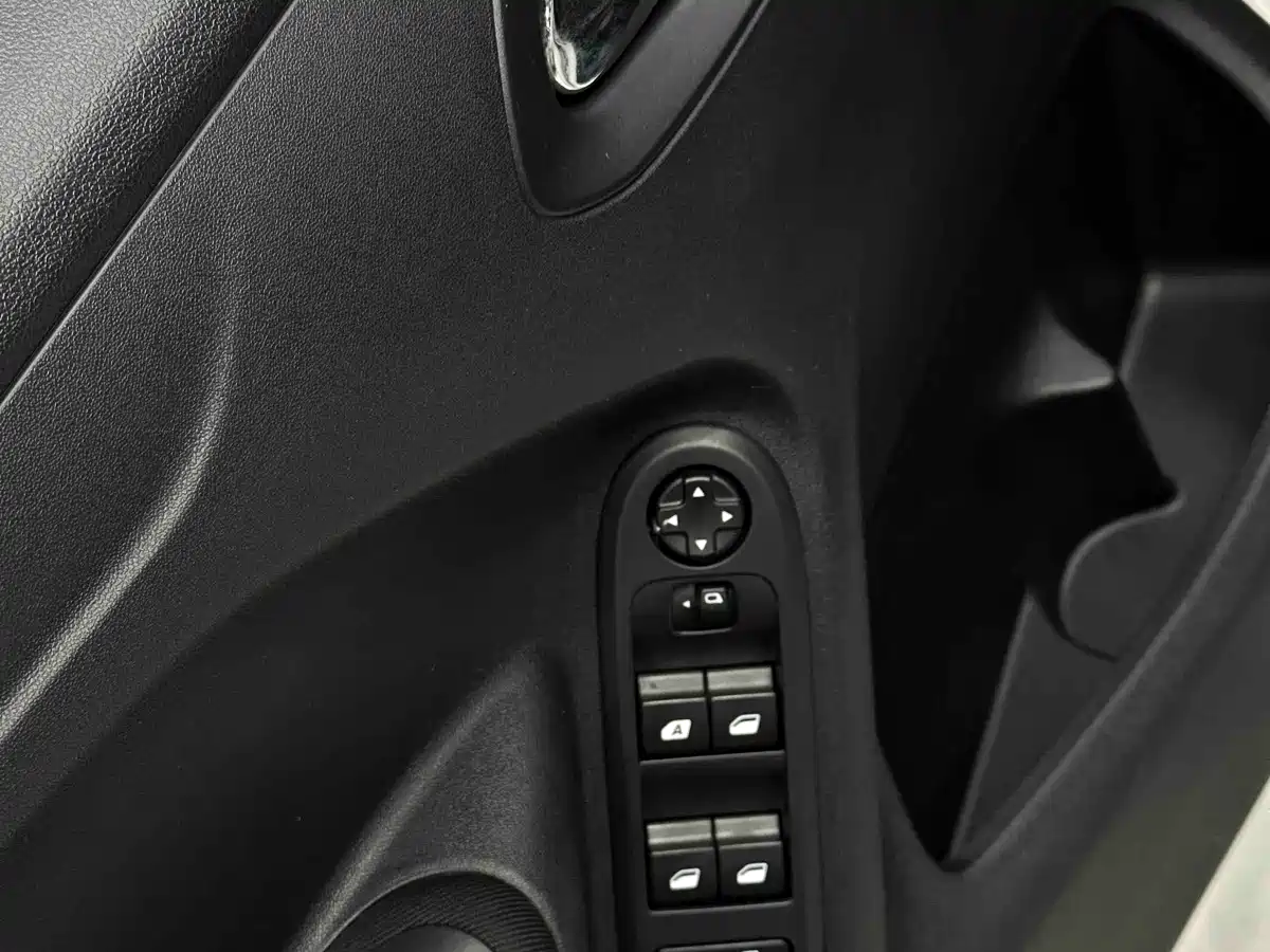 Peugeot 301 2016 2016 1.6L Manual Comfort Edition