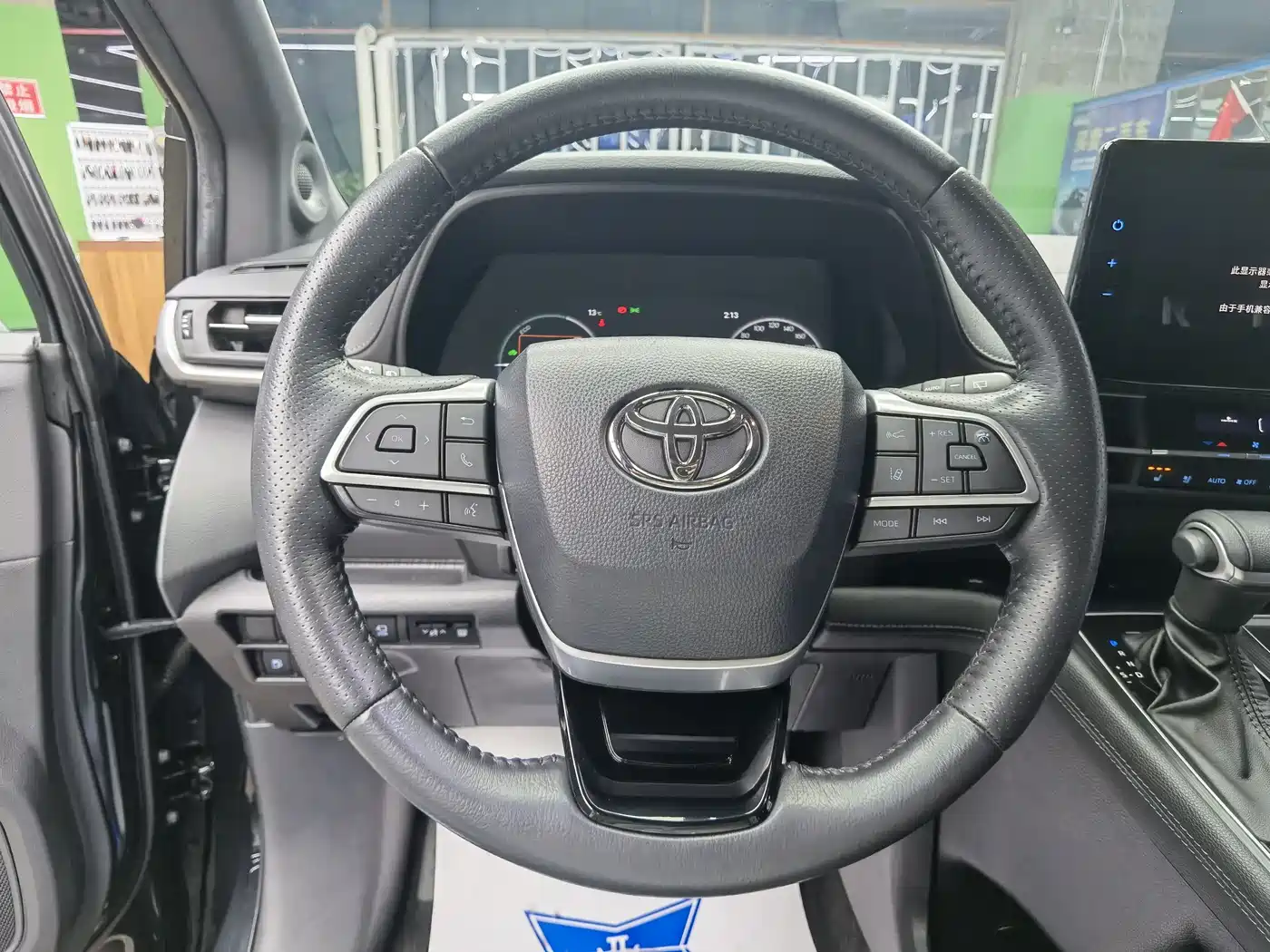 Toyota Sienna 2021 2.5L Hybrid Platinum Edition фото 11