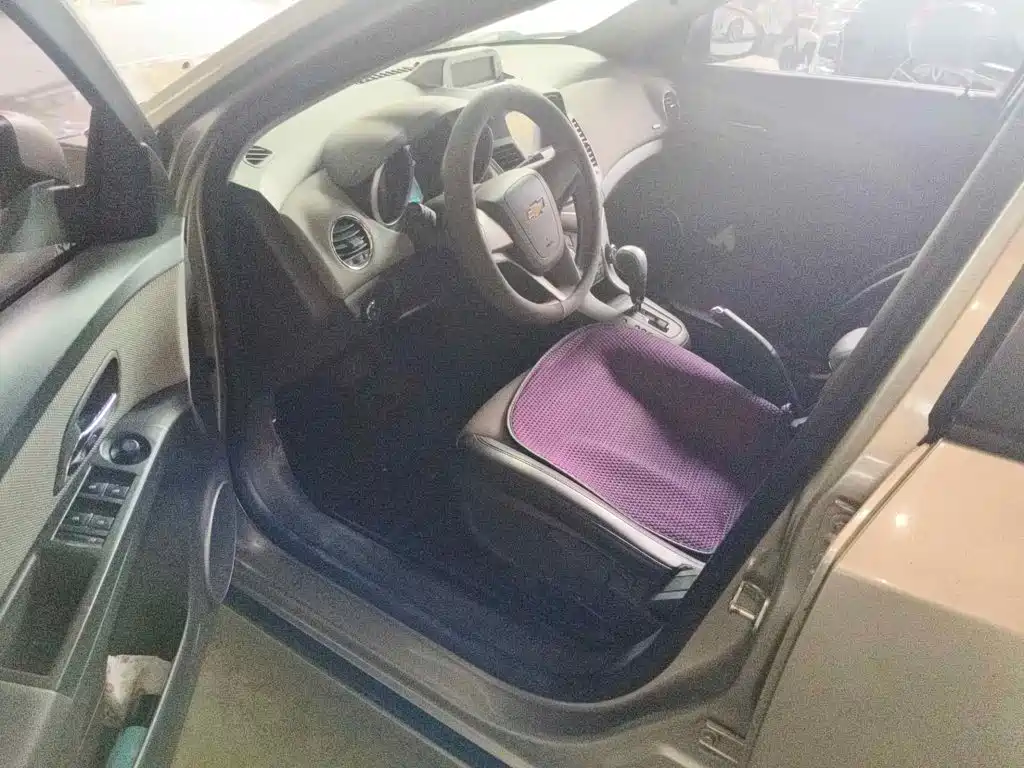 Фото 8 - Chevrolet Cruze