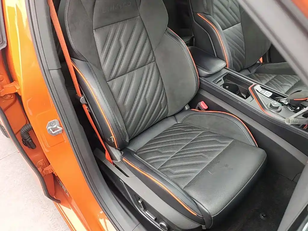 Фото 25 - Lynk & Co 02 Hatchback