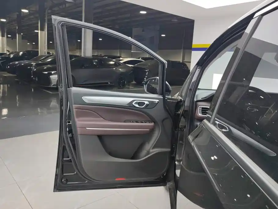 GAC Trumpchi Trumpchi M6 2025 2023 PRO 270T DCT Luxury Edition