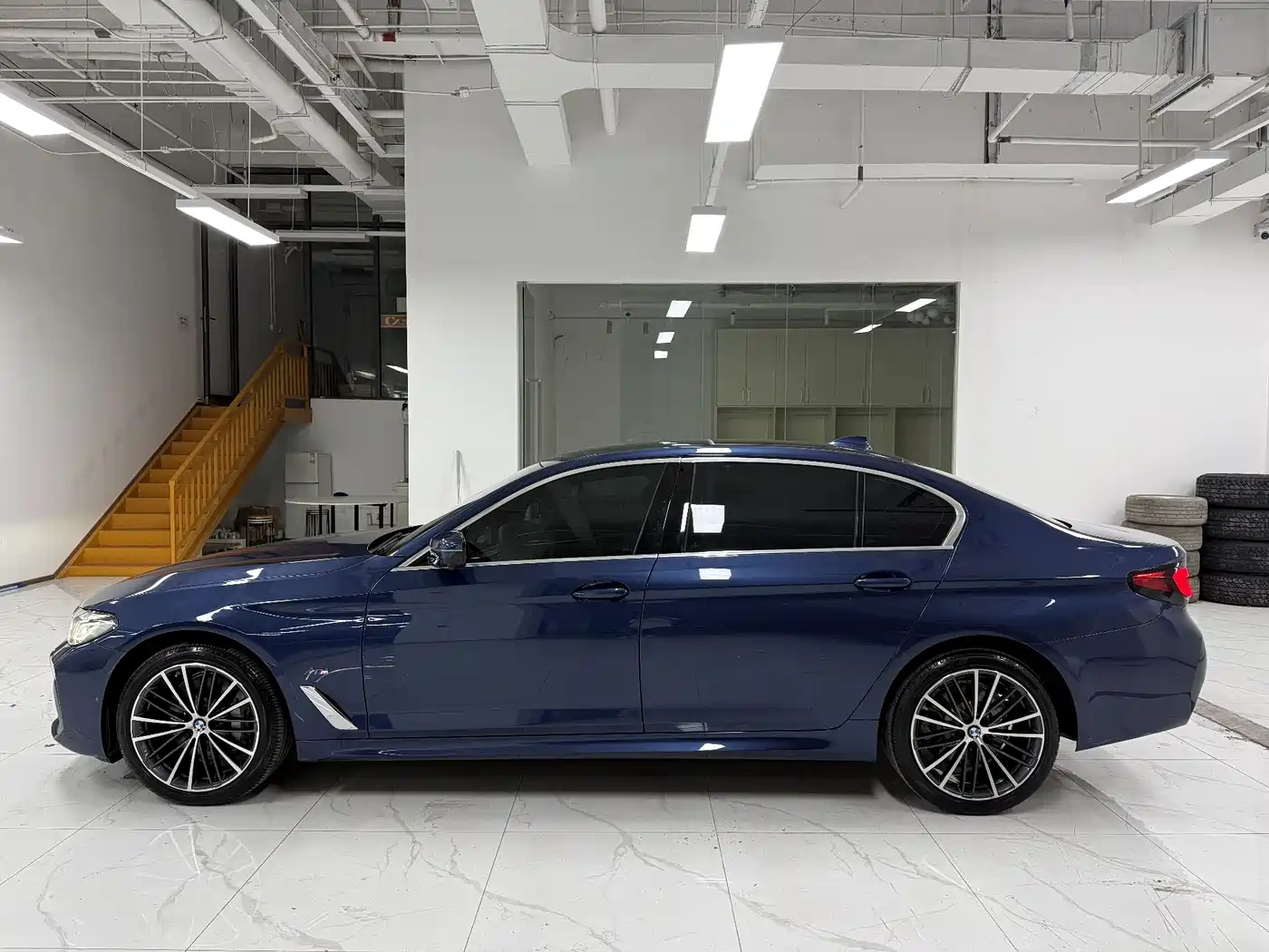 BMW 5 Series 2021 530Li Leading M Sport Package фото 3