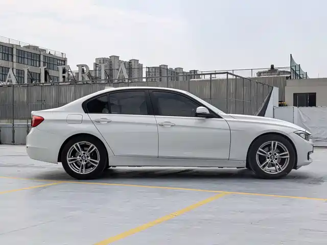 BMW 3 Series 2014 320i Fashion — фото 4