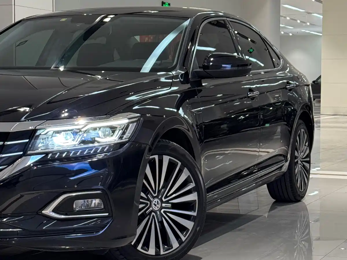 Volkswagen Passat 2020 330TSI Luxury Edition China VI фото 5