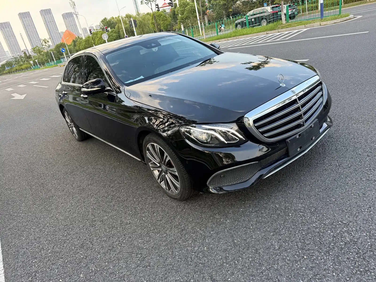 Фото 3 - Mercedes-Benz E-Class