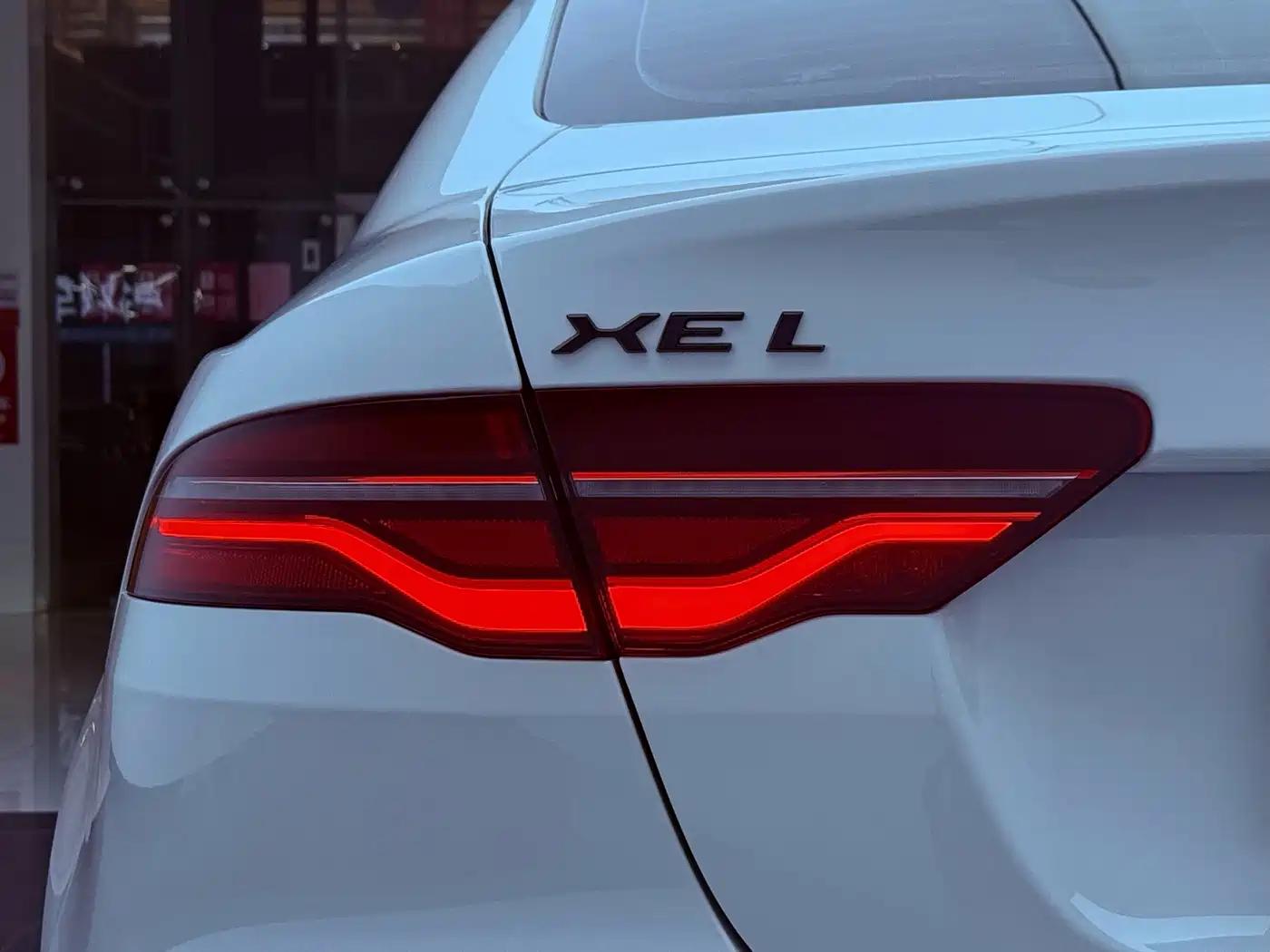 Jaguar XEL 2025 2025 2.0T 250PS R-DYNAMIC 90th Anniversary Edition